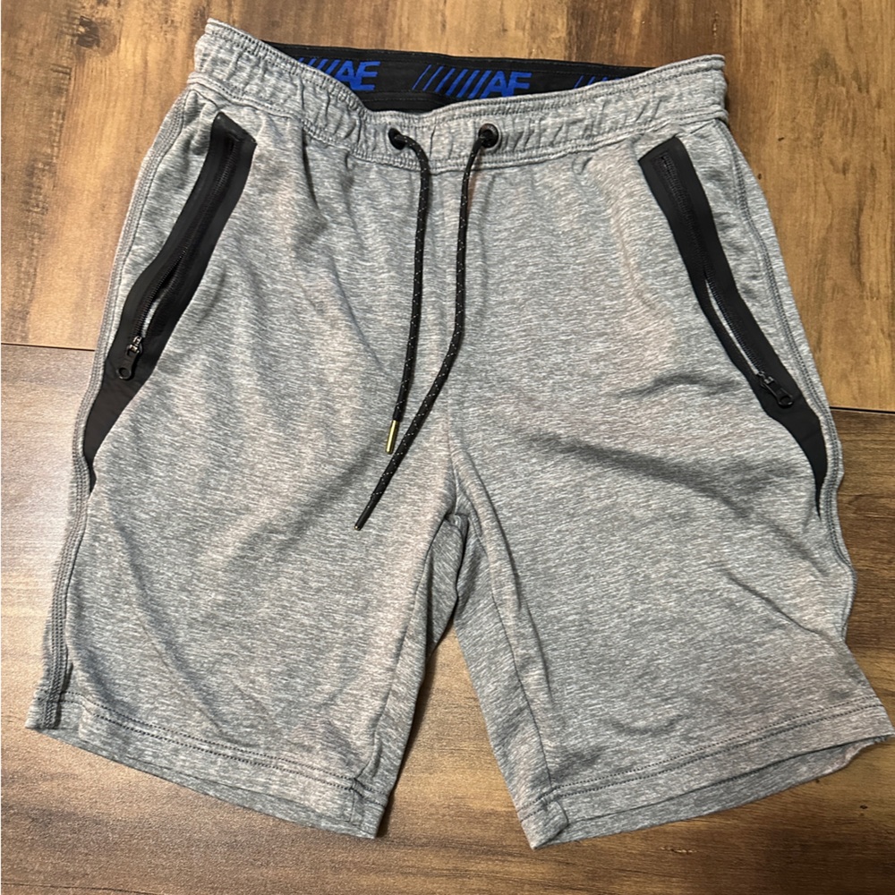 American Eagle men’s gray shorts